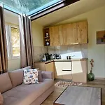 Aria's 1